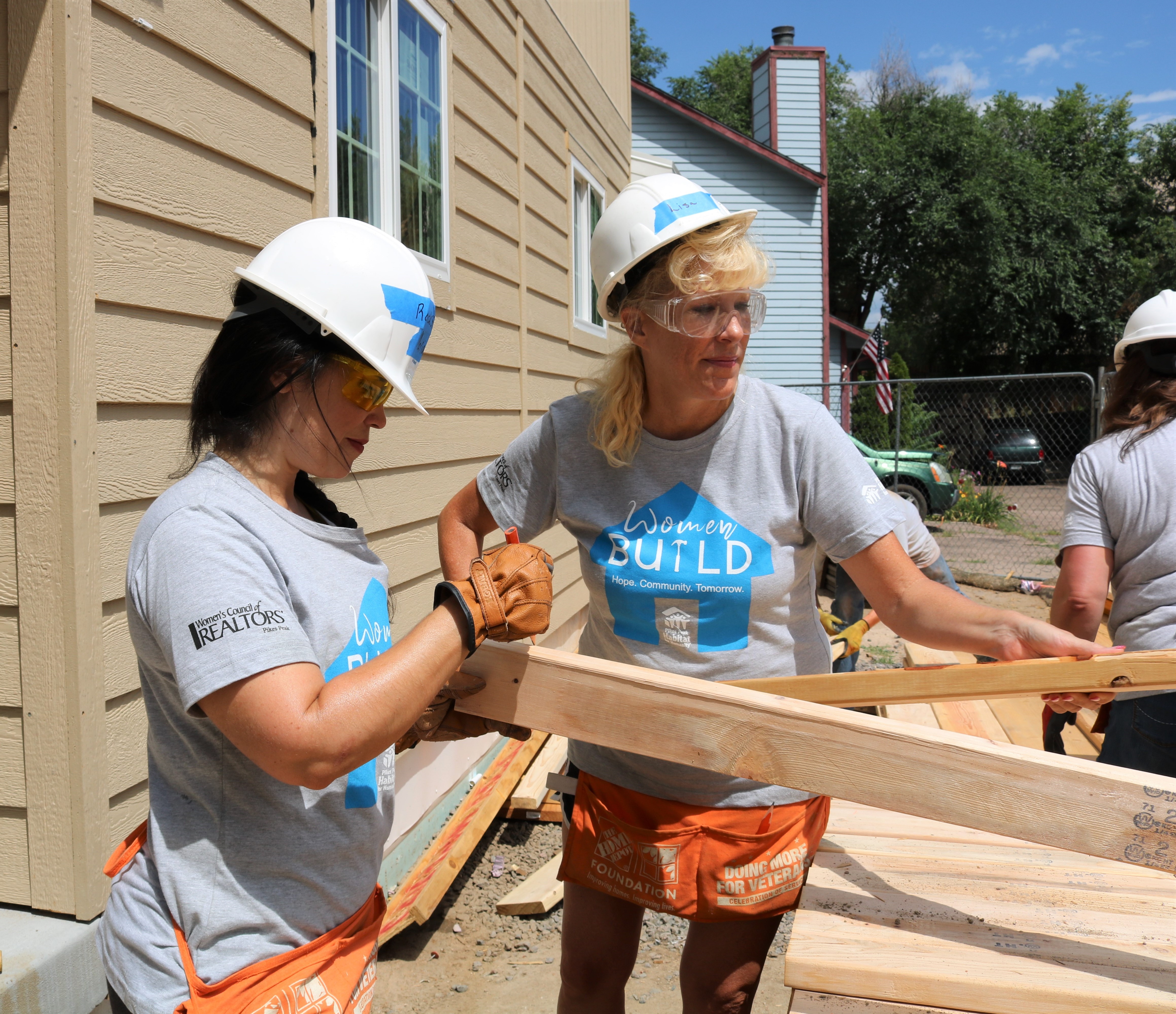 Women volunteering on the construction site